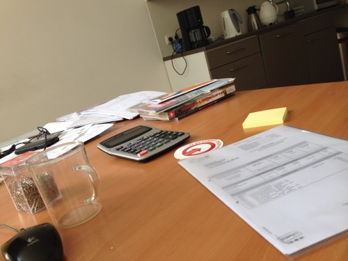 Mijn bureau is weer bijna leeg. De sticker ligt  klaar.