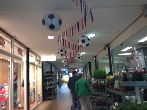 Op naar het dorp, mijn nieuwe zonnebril is klaar