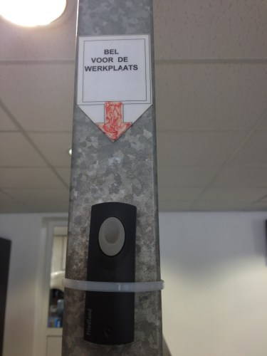 De werkplaats heeft een bel