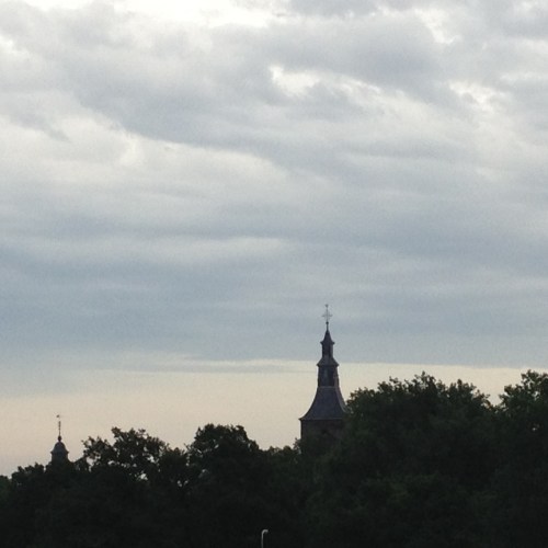 Een laatste blik op Rolduc, de lucht nog steeds grijs. Dag dag, tot morgen!