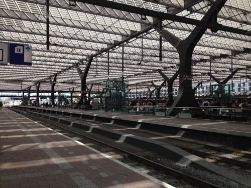 Hallo Rotterdam Centraal, je streepjes lopen mooi gelijk.