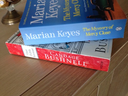 Zus komt logeren en breng meteen nieuw leesvoer mee.