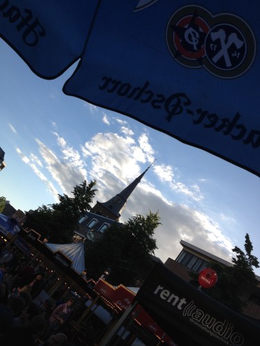 Nog een sfeerplaatje van de mooiste kerk van Kerkrade voor ik het niet meer zo helder zie...:)