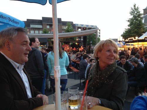 En daar hebben we Ed en Ankie. Nu kan het feest helemaal niet meer stuk.