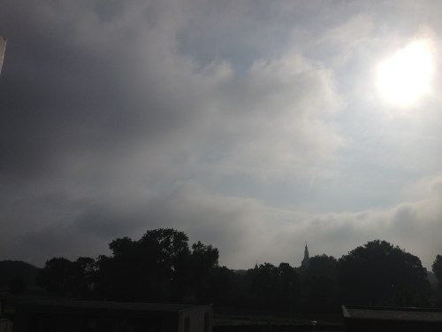 Beetje feller mag best zon.