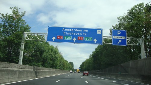 en we zijn weer onderweg. Met een dik uur vertraging, dat wel