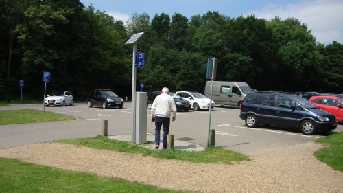 We kunnen het einddoel al ruiken. De man betaalt.