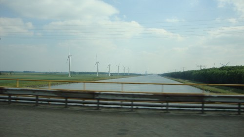 Nog meer water en moderne windmolens.