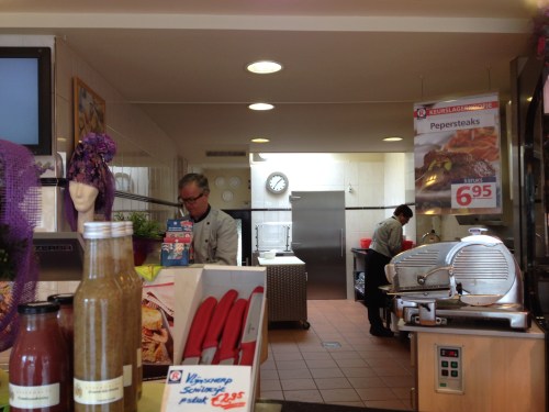 Boodschappen ...zoals gewoonlijk elke woensdag. Ha die slager!