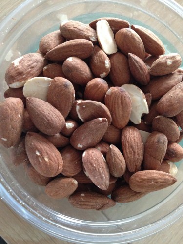 Om het te vieren koop ik alvast iets te knabbelen.