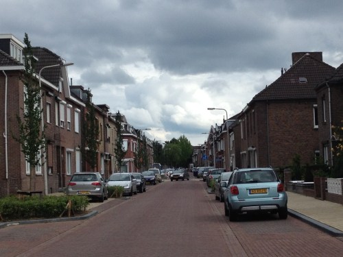 Wow, wat hangt daar in de lucht? Gauw naar huis.