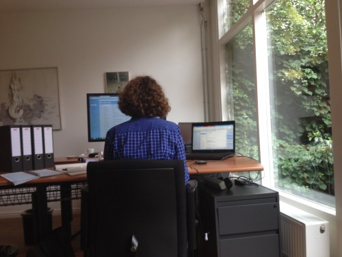 Cëline zit ook op haar plaats.