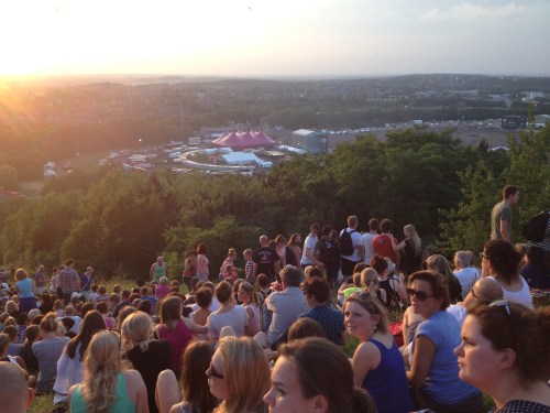 Het gras raakt ook overbevolkt. Allemaal stilzitten a u b..