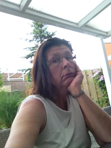 Ik doe een poging om een mooie selfie te maken maar alles beland in de prullebak. Selfies en ik zijn geen vriendjes 