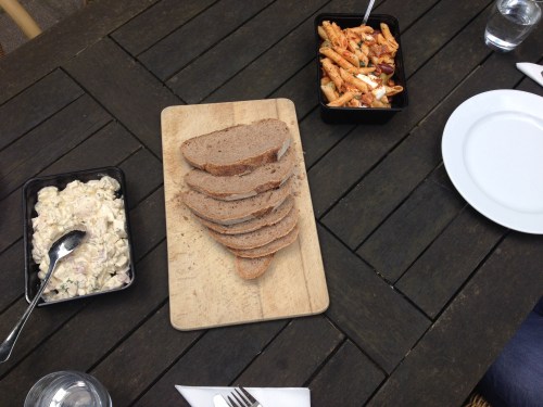 We eten zomers...omdat het weer het toe laat