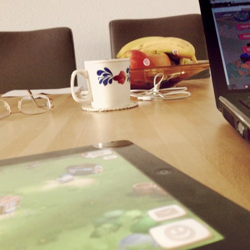 Als er dan toch geen zon te zien is blijf ik gewoon de hele dag een beetje spelen aan tafel.