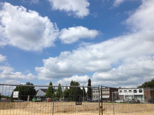 Rondje dorp. Je kunt de wolken bijna aanraken.