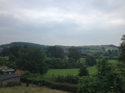 Mag het morgen iets vrolijker heuvels? Grijs staat je jullie niet. Dag dag, tot morgen!