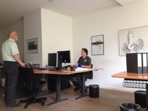 De heren hebben een onderonsje