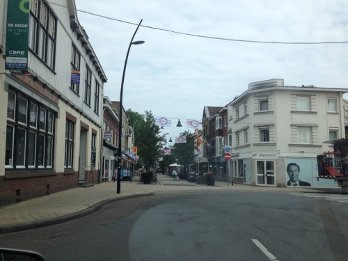 Er zijn al aardig wat mensen op de been. Ben ik misschien een beetje laat?