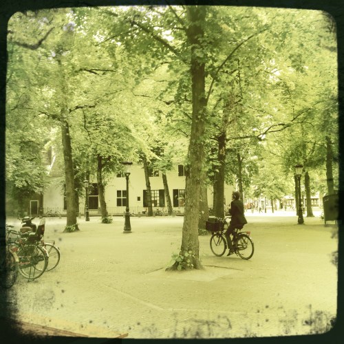 I want to ride my bycicle/ Iwant to ride my bike/ I want to ride my bycicle/ I want to ride it where I like ~Queen~