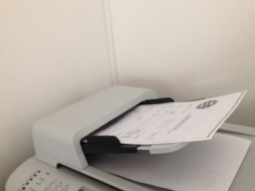 De papiervreter maakt overuren.