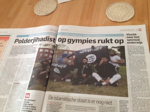 Helden hoor, met je gezicht onherkenbaar in de krant.