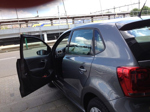 Ik ga er met een grijze polo vandoor. 