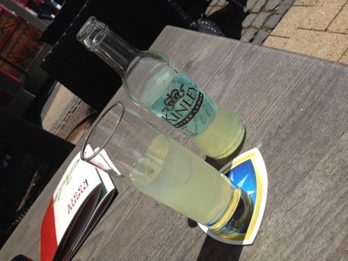 Terras in de zon met een koud  drankje en bijkletsen met Tess (geen foto)