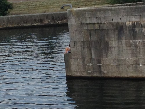 Zeg meisje, wat doe je daar?