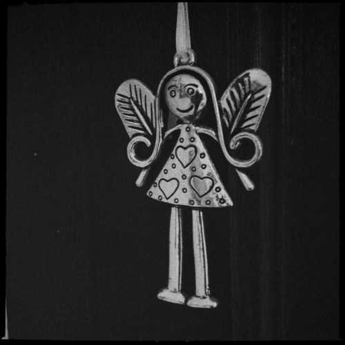 Aanhoudende regen houdt me binnen. Uit verveling ga ik plaatjes schieten.