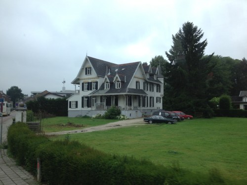 Hier woont Pippilotta Victualia Rolgordijna Kruizemuntina Tafelkledia Efraïmsdochter Langkous,