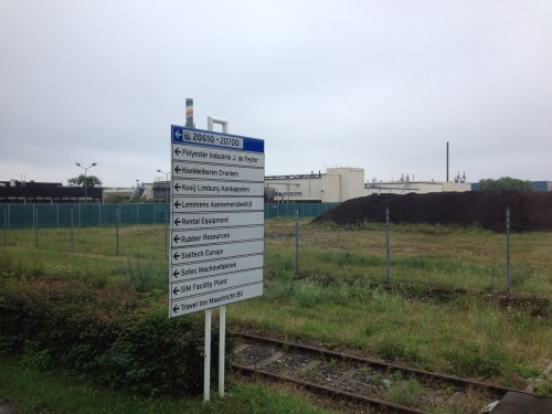 Tjonge jonge, een en al bedrijvigheid hier. Een file...heel veel file