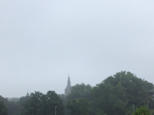 Speciaal voor Stella beginnen we met een blik op de toren. Zonniger zal het niet worden vandaag.
