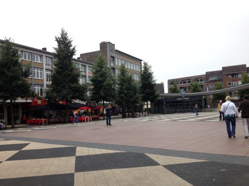 Het lijkt stil, maar het was nog redelijk druk in het dorp.