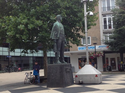 D'r Joep. Die bikkel krijgt niemand weg. 
