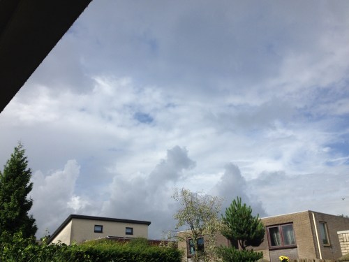 Hier hangt ook nog vanalles in de lucht.