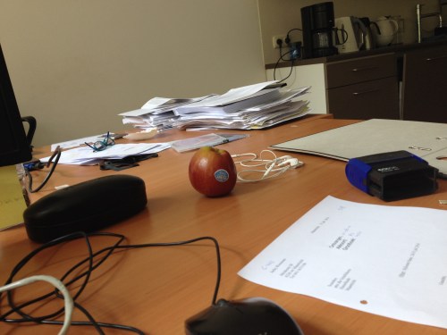 Genoeg geneuzeld, aan het werk..