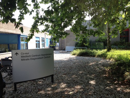 Een diepgaand onderzoek moet mijn pijnlijke schjouder doorlichten. * even niet bewegen*