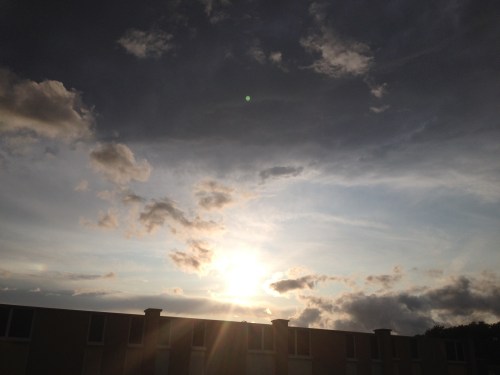 en dan straalt aan de andere kant de zon weer.