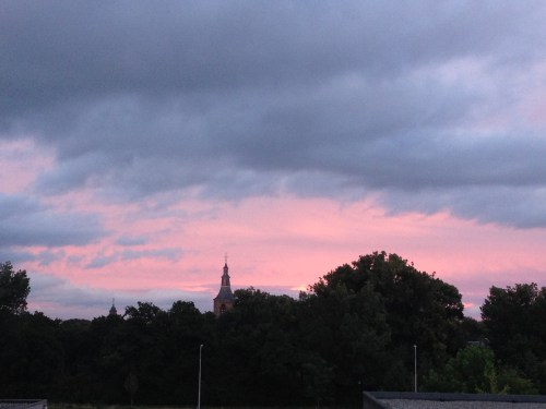 Nog een keer de toren voor de avond valt. Dag dag.