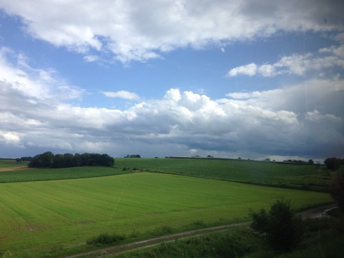 Onderweg klaart het op. Dag heuvels.