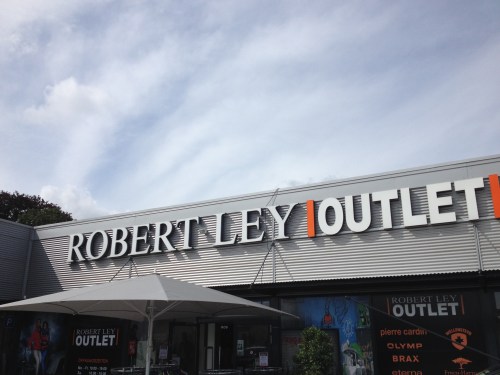 De grens over voor een nieuwe (regen) jas