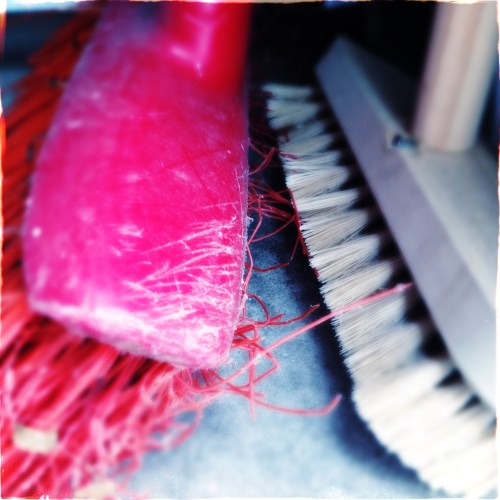 De bezem door het huis dag..